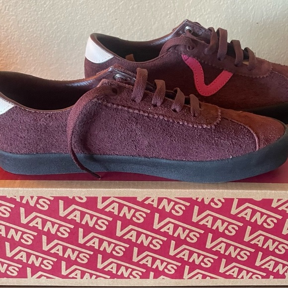 Vans - Picture 2 of 8